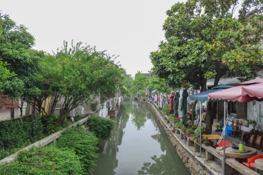 Green Riverside Tekneleri ve Büyüleyici Dükkanlar Tarihi Suzhou Nanjing Büyük Kanalı boyunca
