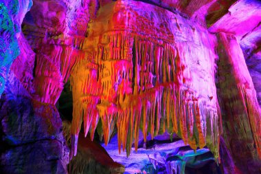 Kireçtaşı Mağarası 'ndaki Görkemli Doğal Karst Mağara oluşumları