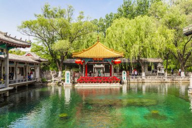 Majestic Baotu İlkbaharı Jinan Şehir Bahçesindeki Doğal Pınar