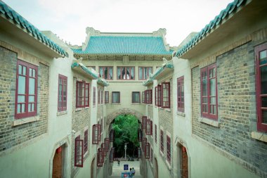Wuhan Üniversitesi Kiraz Çiçeği Bulvarı 'ndaki Tarihi Zhaishe Yüzüncü Bina