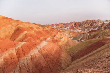 Zhangye Ulusal Geopark 'ta Gökyüzü Altında Renkli Danxia Landform