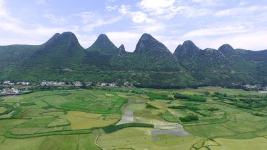 Sahne Wan Feng Ormanı Yüksek Karst Tepesi Panoraması