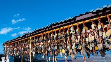 Sabah erken saatlerde Lugu Gölü üzerinde Lijiang Dağı manzaralı