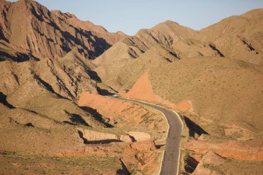 Yalnız Yol Gobi Çölü 'nde Açık Gökyüzü Manzarası Fotoğrafçılığı Altında