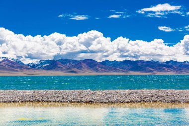 Namtso Gölü 'nün Kristal Mavi Suları' nın Çarpıcı Yansımaları Tibet
