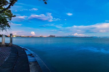 Yunnan 'daki Dianchi Gölü Shoreline' de Günbatımı Sahnesi Tazeleniyor