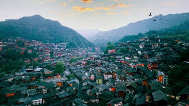 Guizhou 'daki Qianhu Miao Köyü Sabah Manzarası