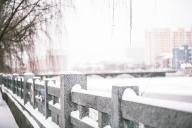 Karla kaplı Taş Tırabzan Kış Fotoğrafçılığı Kar yağdıktan sonra