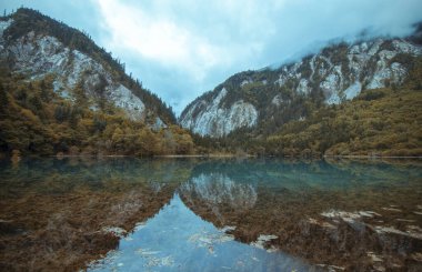 Sichuan 'daki Jiuzhaigou Vadisinin Büyük Sahne Fotoğrafı