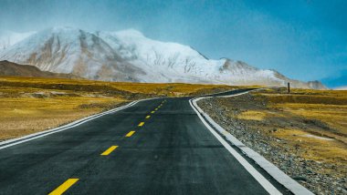 Sonsuz Yol Geçişi Geniş Hoh Xil Vahşi Arazi