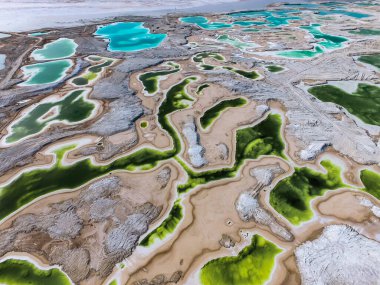Qinghai 'deki Segmentli Zümrüt Gölü Suları' nın Hava Görüntüsü