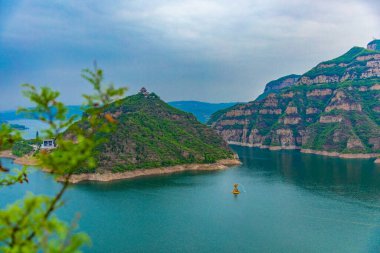 Büyük Sarı Nehir Manzarası Fotoğraf: Görkemli Su Gorges 'dan Akıyor