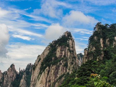Anhui Çin 'deki Majestic Huangshan Dağı Granit Tepeleri