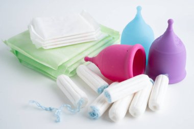 Hijyenik ped peçetesi, tampon ve kadın hijyen koruyucusu regl döngüsü.