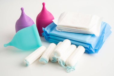 Hijyenik ped peçetesi, tampon ve kadın hijyen koruyucusu regl döngüsü.