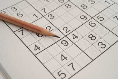 Sudoku bulmacası, yaşlı hastada Alzheimer hastalığının gelişmesi için beyni genç tutmak adına oynanacak bir oyun..