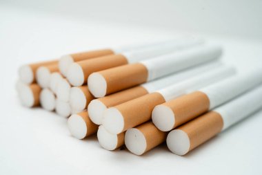Sigara, tütün rulosu, filtre tüpü, sigara yok..