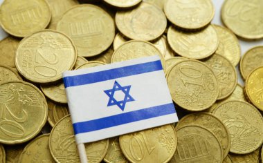 Bozuk paralar, finans ve muhasebe, bankacılık kavramı üzerine İsrail bayrağı.