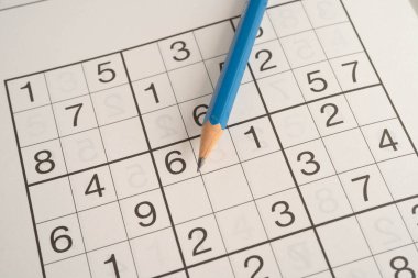 Sudoku bulmacası, yaşlı hastada Alzheimer hastalığının gelişmesi için beyni genç tutmak adına oynanacak bir oyun..