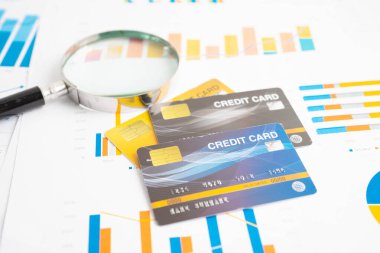 Çevrimiçi alışveriş ve güvenlik finans işleri için kredi kartı.