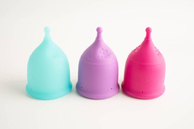 Kadınların hijyen dönemi korunması için regl bardağı.