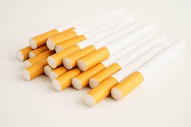 Sigara, tütün rulosu, filtre tüp, sigara yasak..