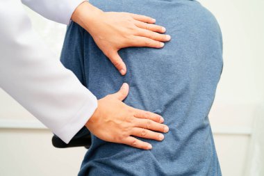 Fizik tedavi, Asyalı terapist tedavisi, hastanede ağrı terapisi..