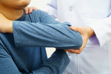 Fizik tedavi, Asyalı terapist tedavisi, hastanede ağrı terapisi..