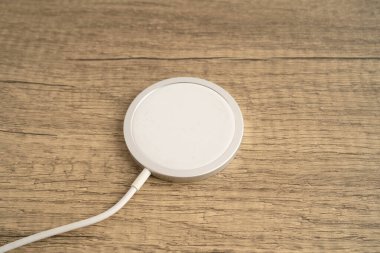 Kablosuz şarj aleti, manyetik şarj modern cep telefonu ekipmanı.