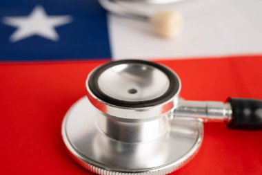 Siyah steteskoplu Şili bayrağı, iş ve finans kavramı.