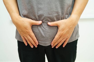 Fıtık, Asyalı erkek mide ağrısı, karın ağrısı ve üroloji problemi..