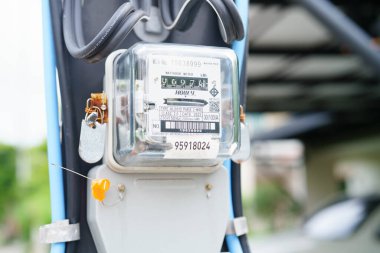 Bangkok, Tayland 7 Nisan 2025 Ev ve ofis enerji maliyeti için elektrik ölçüm sayacı.