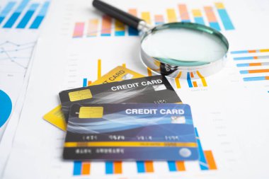 Çevrimiçi alışveriş ve güvenlik finans işleri için kredi kartı.