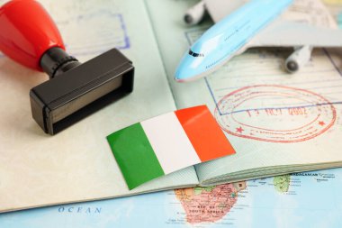 Turizm belgesinin onaylı olduğu İtalya pasaportu, ülkedeki havaalanındaki göçmenlik bürosuna gönderildi..