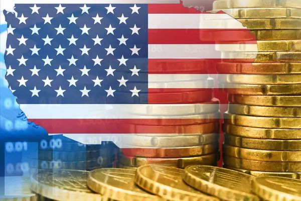 ABD bayrağı ve haritası ile hisse senedi yatırımları madeni para ve grafik ticareti.