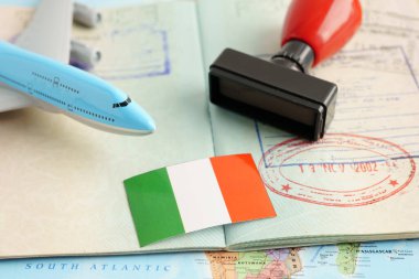 Turizm belgesinin onaylı olduğu İtalya pasaportu, ülkedeki havaalanındaki göçmenlik bürosuna gönderildi..