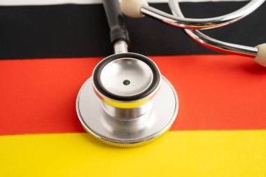 Siyah steteskoplu Almanya bayrağı, iş ve finans kavramı.