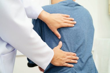 Fizik tedavi, Asyalı terapist tedavisi, hastanede ağrı terapisi..