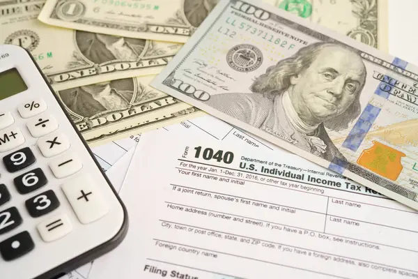 Vergi formu 1040 A.B.D. Bireysel Gelir Vergisi İadesi, iş finans kavramı.