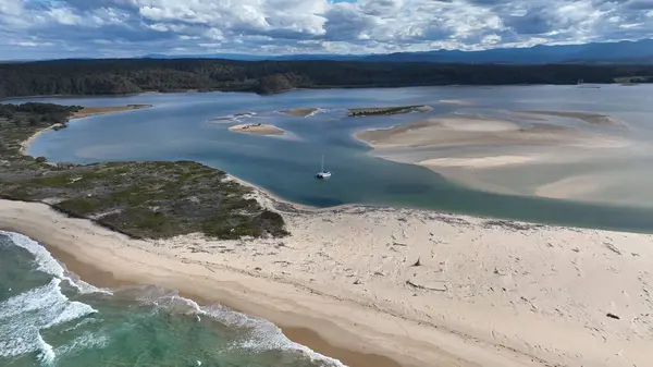 Tekneyle Estuary 'nin Renkleri Değiştiriliyor