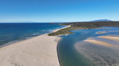 Tekneyle Estuary 'nin Renkleri Değiştiriliyor