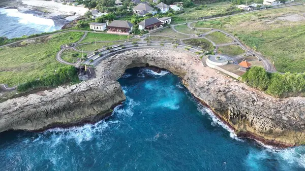 Devils Endonezya Kayalık Dalgaları