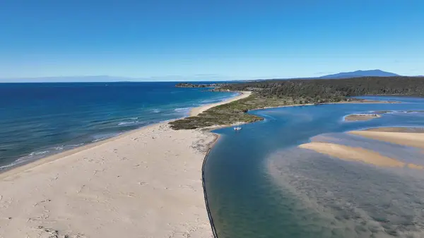 Tekneyle Estuary 'nin Renkleri Değiştiriliyor