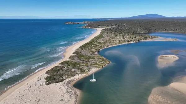 Tekneyle Estuary 'nin Renkleri Değiştiriliyor