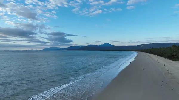 Bulutun Altındaki Güzel Plaj Esnemesi