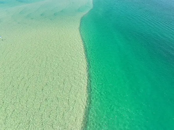 Tekneyle Estuary 'nin Renkleri Değiştiriliyor