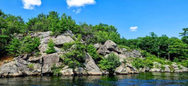 Ontario 'daki Sparrow Gölü' nün harika kayalıkları..