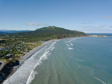 Sahil Kasabalı Geniş Plaj