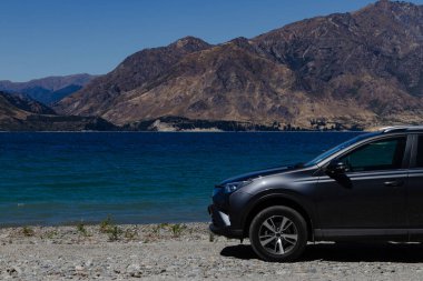 Dağ Manzaralı Göle Giden Yol