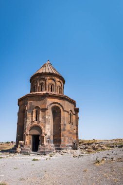 Türkiye 'nin doğusundaki Kars yakınlarında Antik Yıkım. Ortaçağ Ermeni şehri Ani 'deki Aziz Gregory Kilisesi.